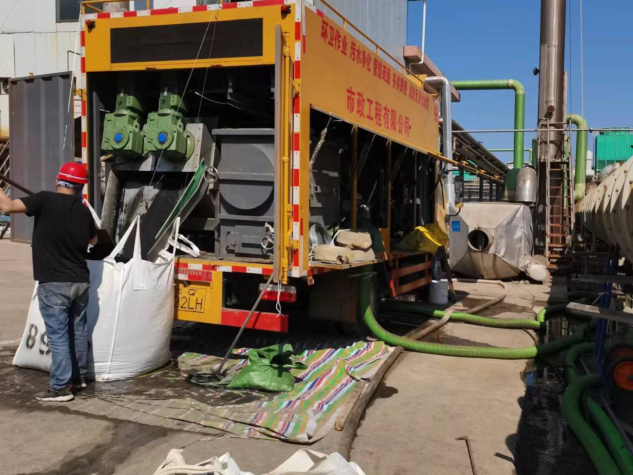 港口镇淤泥压干处理